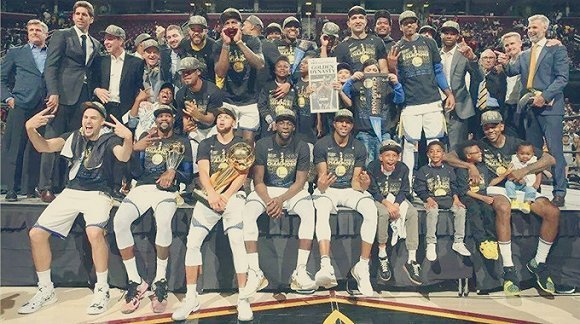 曼联签新中场恐突破1亿转会费大关！曝巨头考察左闸，被誉为德国坎塞洛（曼联追新中场或砸超1亿！曝高层考察左后卫，被誉为德国坎塞洛）