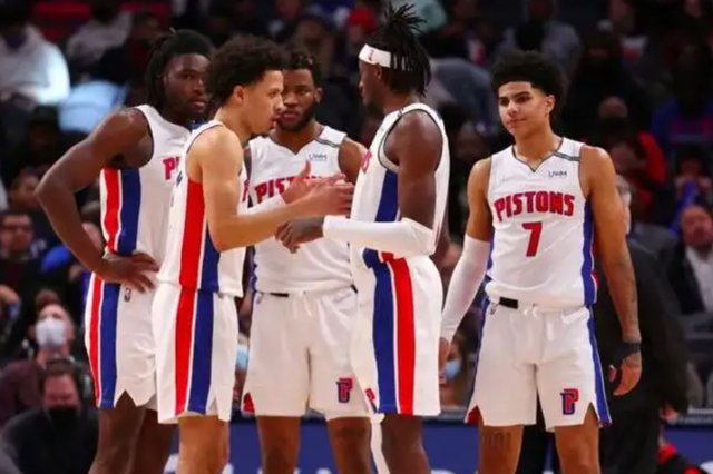 亚马尔全场数据：7射1正进1球，浪费1次空门良机（亚马尔本场表现：7次射门仅1次射正并打入1球，错失一次空门良机）