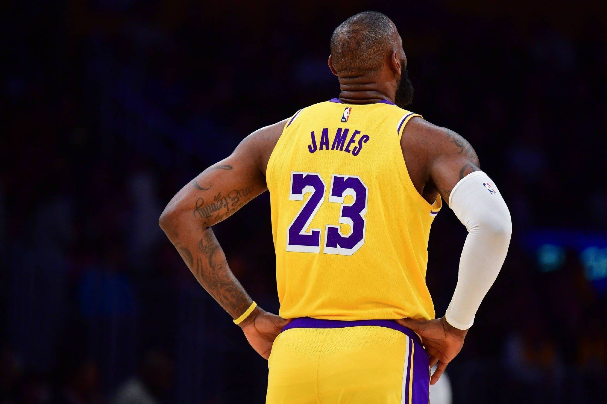 意甲积分榜：米兰1球净胜球优势领先那不勒斯居首（意甲积分榜：米兰以1球净胜优势力压那不勒斯领跑）