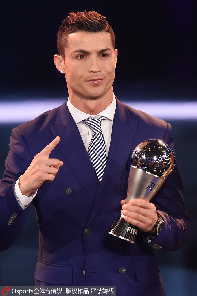 英超官方晒近两年圣诞积分榜：利物浦和阿森纳同分领跑（英超发布近两年圣诞前积分榜：利物浦与阿森纳并列榜首）