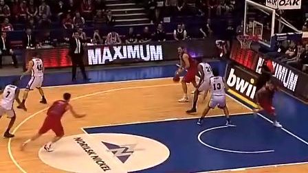 致敬CP3！快船主场球迷之墙摆满了保罗“空接之城”时期的球衣（向CP3致意！快船主场球迷墙挂满保罗“空接之城”时代球衣）