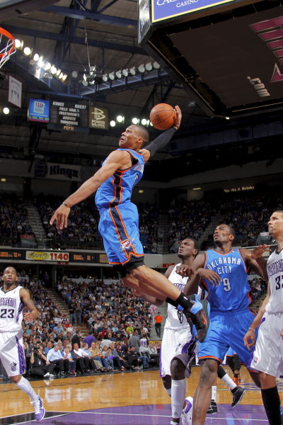 意甲奇妙世界：斯帕莱蒂与孔蒂的角色变换与霍伊伦德的惊艳表现（意甲奇境：斯帕莱蒂与孔蒂的角色切换，霍伊伦德闪耀全场）