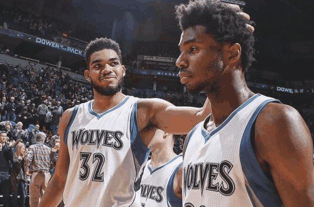 足球巴萨公布主力中场伤情，将缺阵一月（巴萨官宣主力中场受伤，预计缺席一个月）