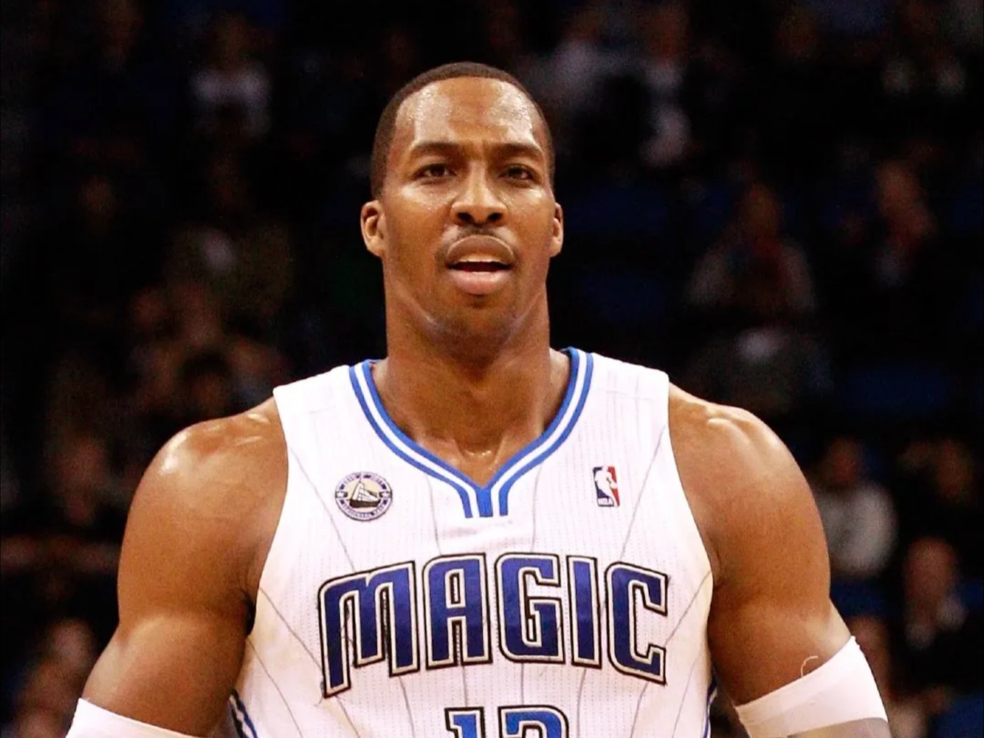 雄鹿官方：AJ·格林左肩挫伤，本场对阵76人不会回归（雄鹿官宣：AJ·格林左肩挫伤，今日战76人缺席剩余比赛）