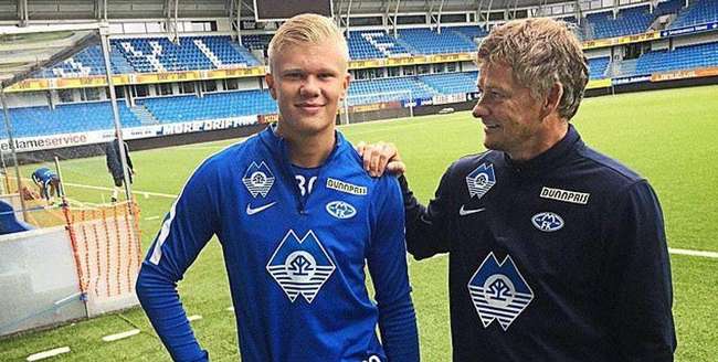 曼联将以1亿英镑的价格击败曼城，前锋签约已成定局，巴塞罗那的挖角行动也变得“认真”起来。（曼联拟砸1亿英镑压过曼城，前锋签约基本敲定，巴萨也认真投入争夺）