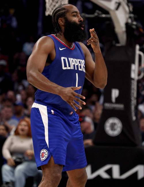 领取巴萨队史最受喜爱球员奖，梅西：巴塞罗那是我的家（梅西当选巴萨史上最受喜爱球员：巴塞罗那永远是我家）