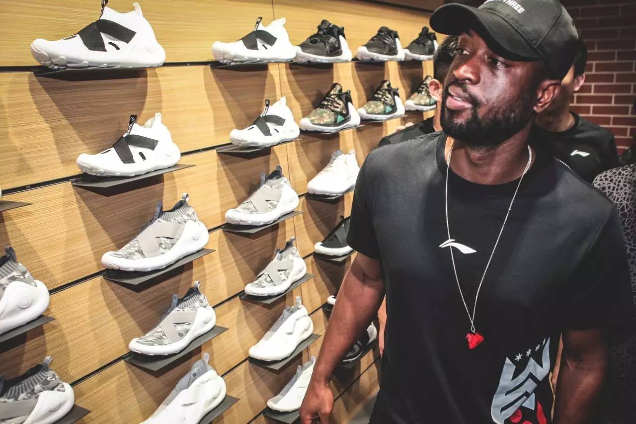 英超焦点战：利物浦主场迎战热刺,（英超重磅对决：利物浦坐镇主场对阵热刺）