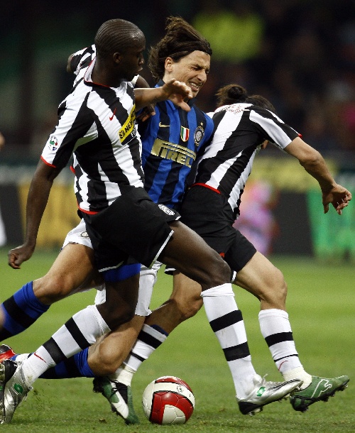 诺伊尔：补时进2球让大家松一口气，是否续约明年3月再考虑（诺伊尔：伤停补时连进两球缓解压力，续约事宜暂定明年3月再议）