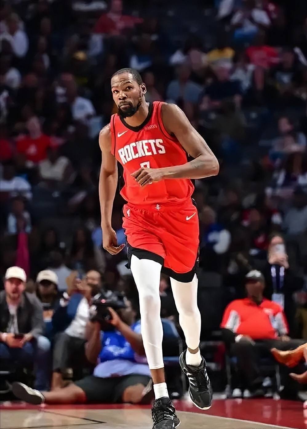 速滑世界杯宁忠岩连场激战已拼下四块奖牌 走出痛苦过往要再攀冬奥巅峰（速滑世界杯宁忠岩鏖战连场斩获四枚奖牌 走出阴霾再冲冬奥巅峰）