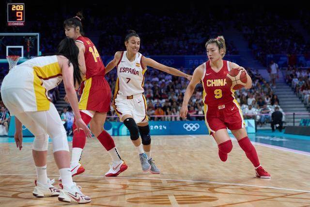 世体：为保证巴萨锋线始终保持状态，费兰与莱万将交替首发（世体：巴萨为保持锋线活力，费兰与莱万将轮换先发）