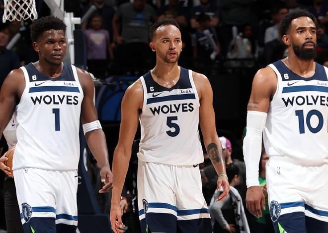 帽子戏法，费兰-托雷斯当选贝蒂斯vs巴萨全场最佳球员（费兰-托雷斯戴帽，当选贝蒂斯战巴萨全场最佳）