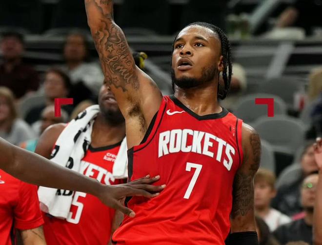 丹尼尔斯达成生涯第400次抢断，NBA历史第六年轻（丹尼尔斯生涯抢断破400，成NBA史上第六年轻达成者）