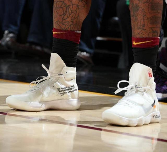 55分！哈登率快船止三连败，新秀26分获赞，或成黄蜂重建支柱（55分之夜！哈登领衔快船止住三连败，新秀26分闪耀，有望成为黄蜂重建核心）